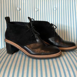 Clarks black heeled lace up booties size 9M